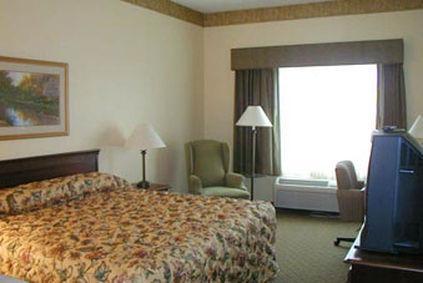 Hotel Country & By Radisson Near Outlet Mall 3*