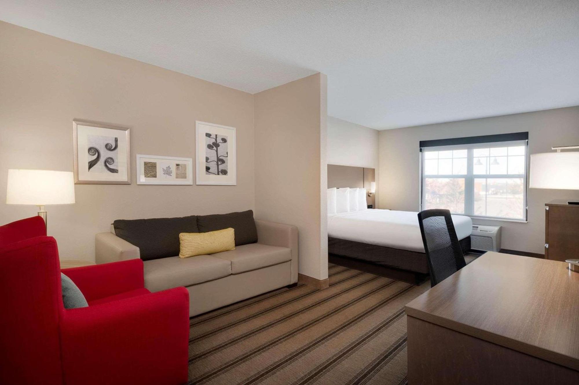 Country & By Radisson Near Outlet Mall Hotel 3*