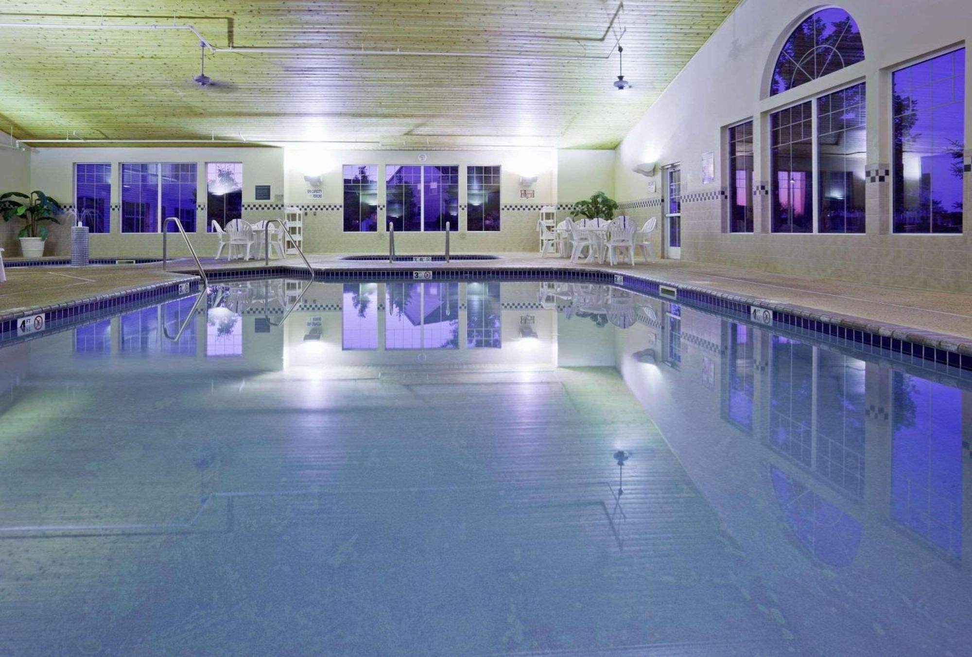 Country & By Radisson Near Outlet Mall Hotel Albertville