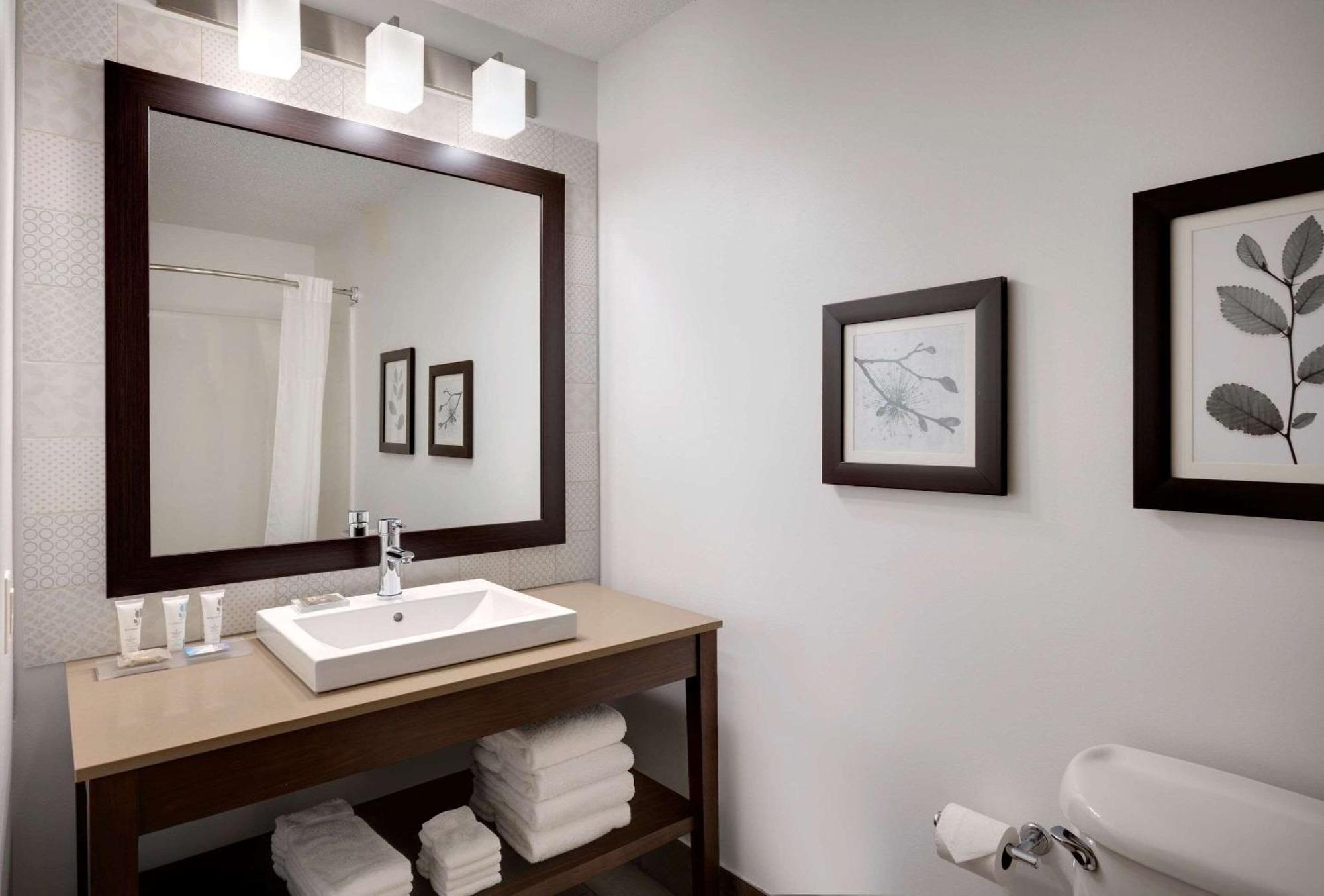 Country & By Radisson Near Outlet Mall