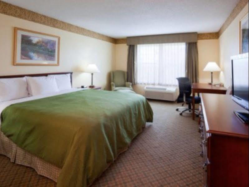 Country & By Radisson Near Outlet Mall Hotel Albertville